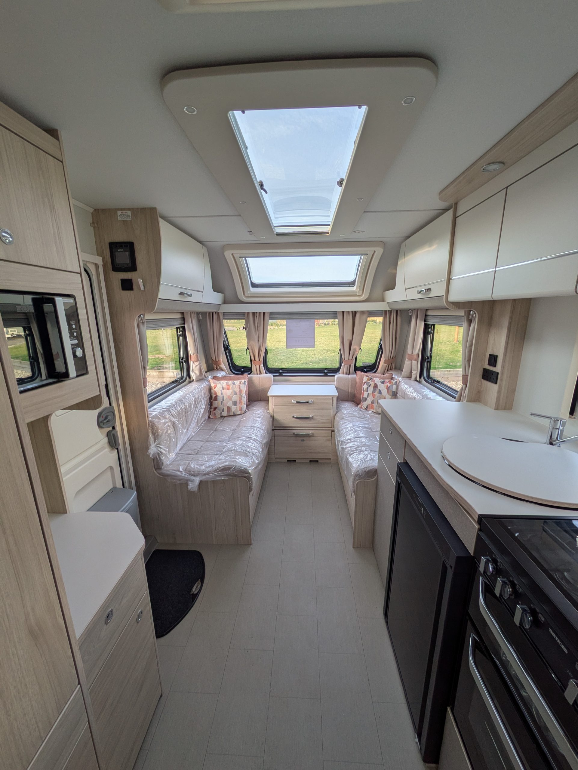 Elddis Avante 554. 2025 Model. **Free Motormover included** - Image 5