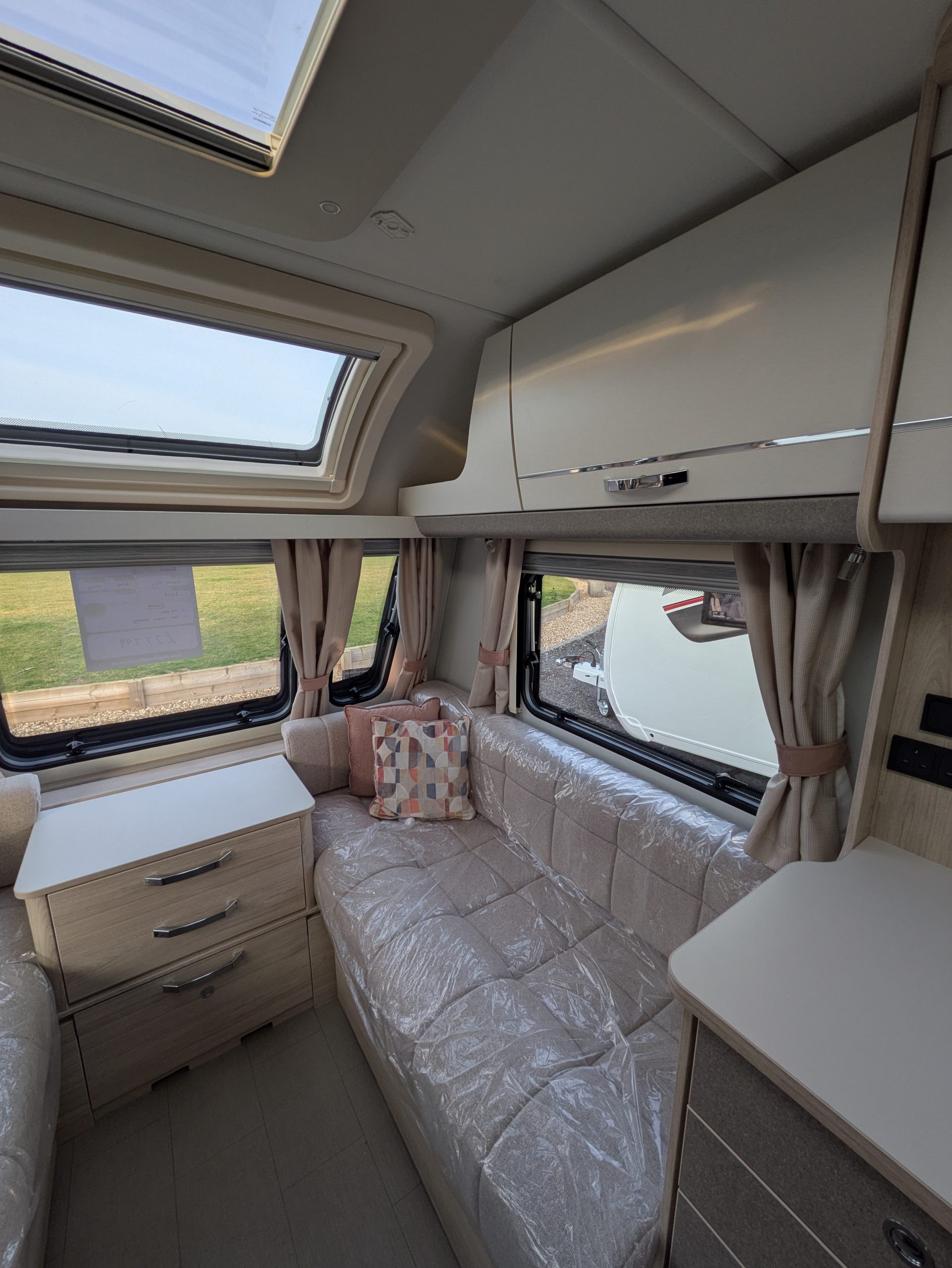 Elddis Avante 554. 2025 Model. **Free Motormover included** - Image 7