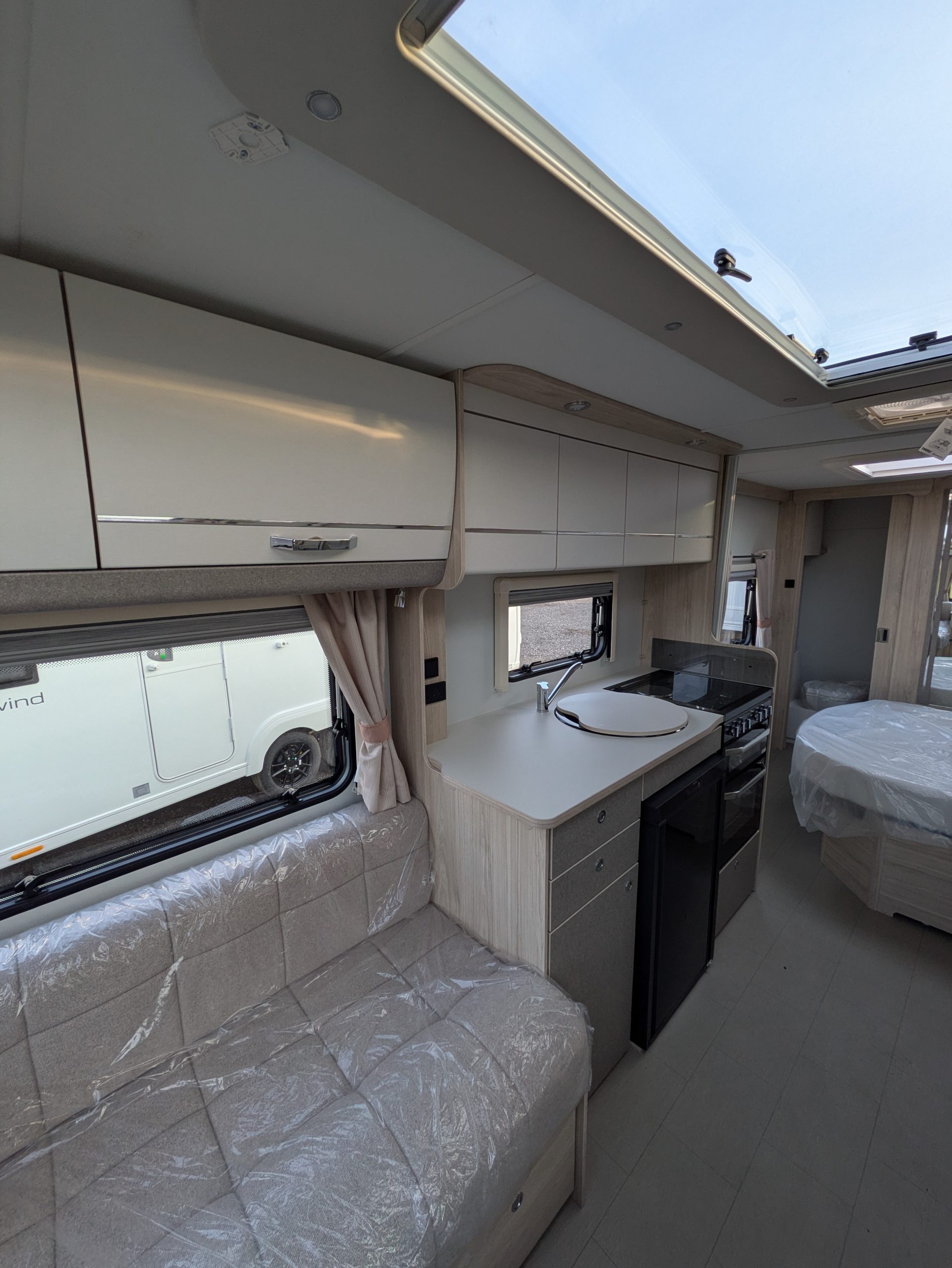 Elddis Avante 554. 2025 Model. **Free Motormover included** - Image 8