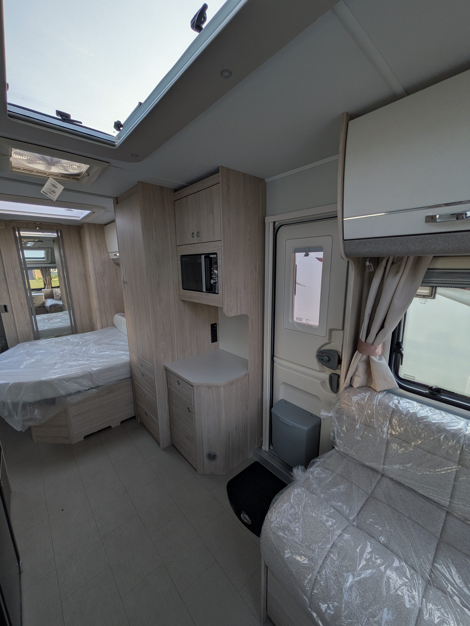 Elddis Avante 554. 2025 Model. **Free Motormover included** - Image 9