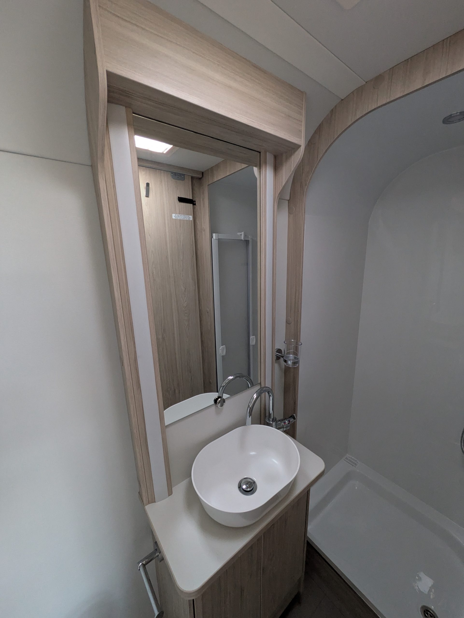 Elddis Avante 554. 2025 Model. **Free Motormover included** - Image 16