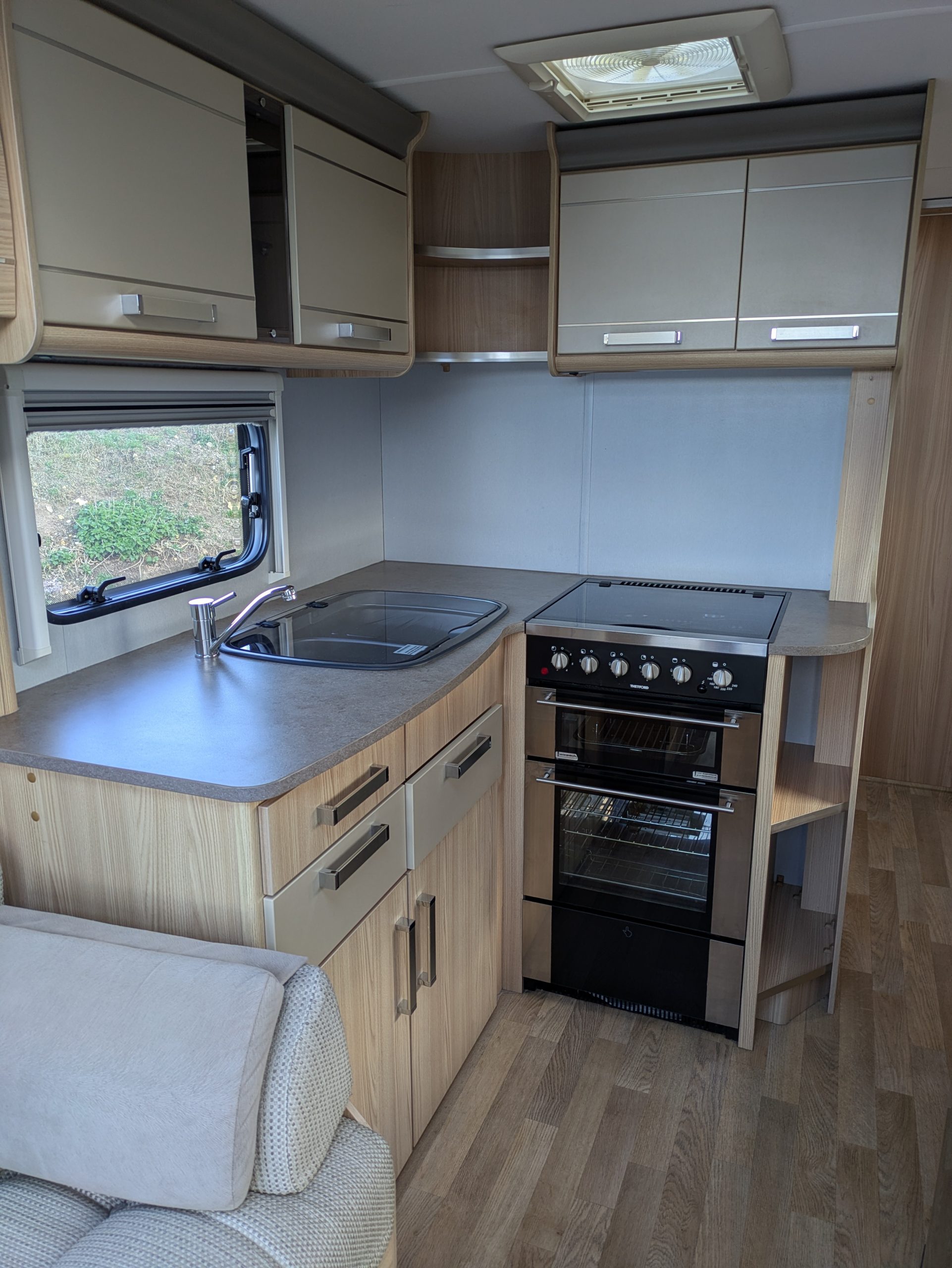 Coachman Pastiche 525/4 - Image 9