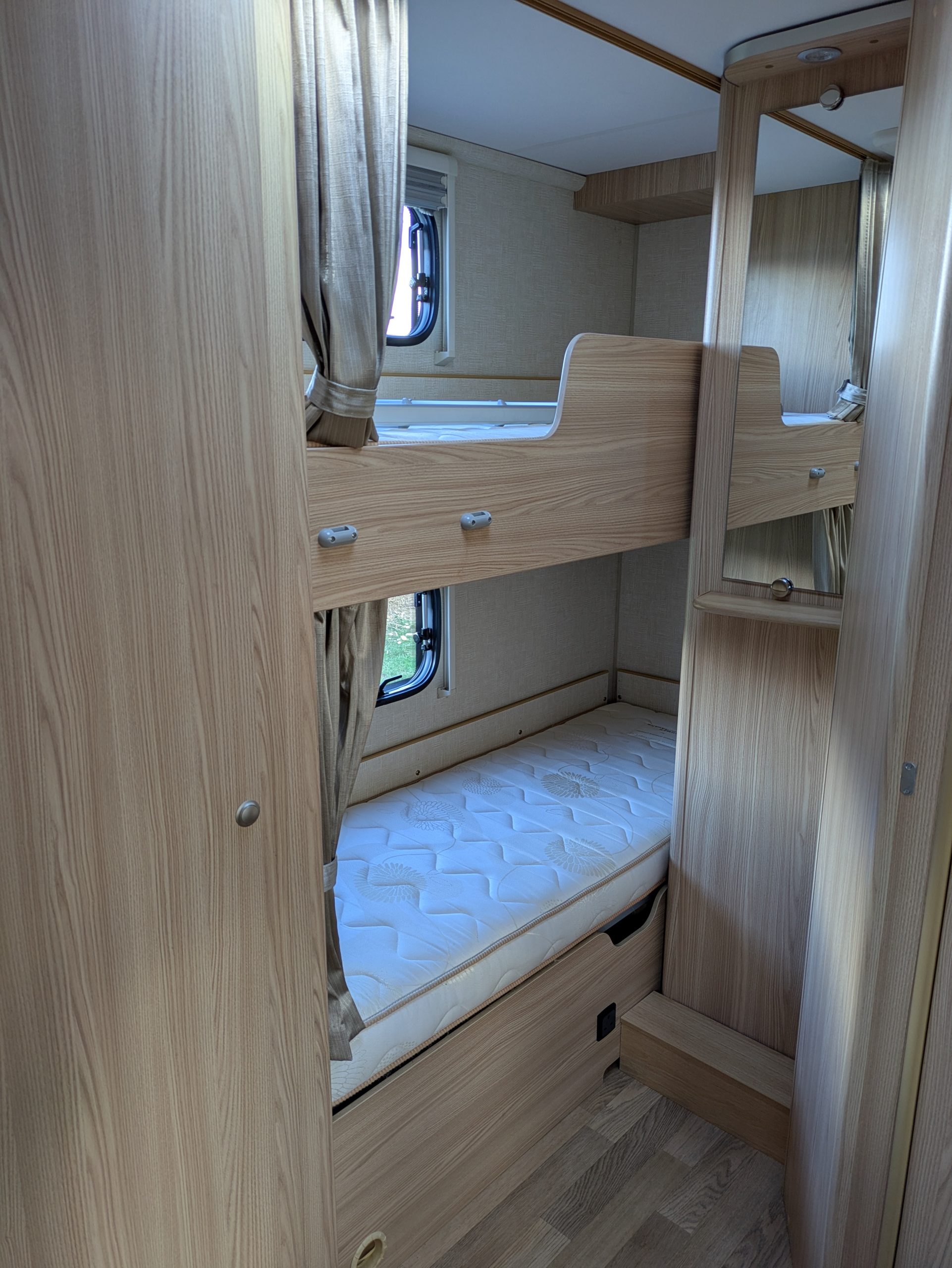 Coachman Pastiche 525/4 - Image 13