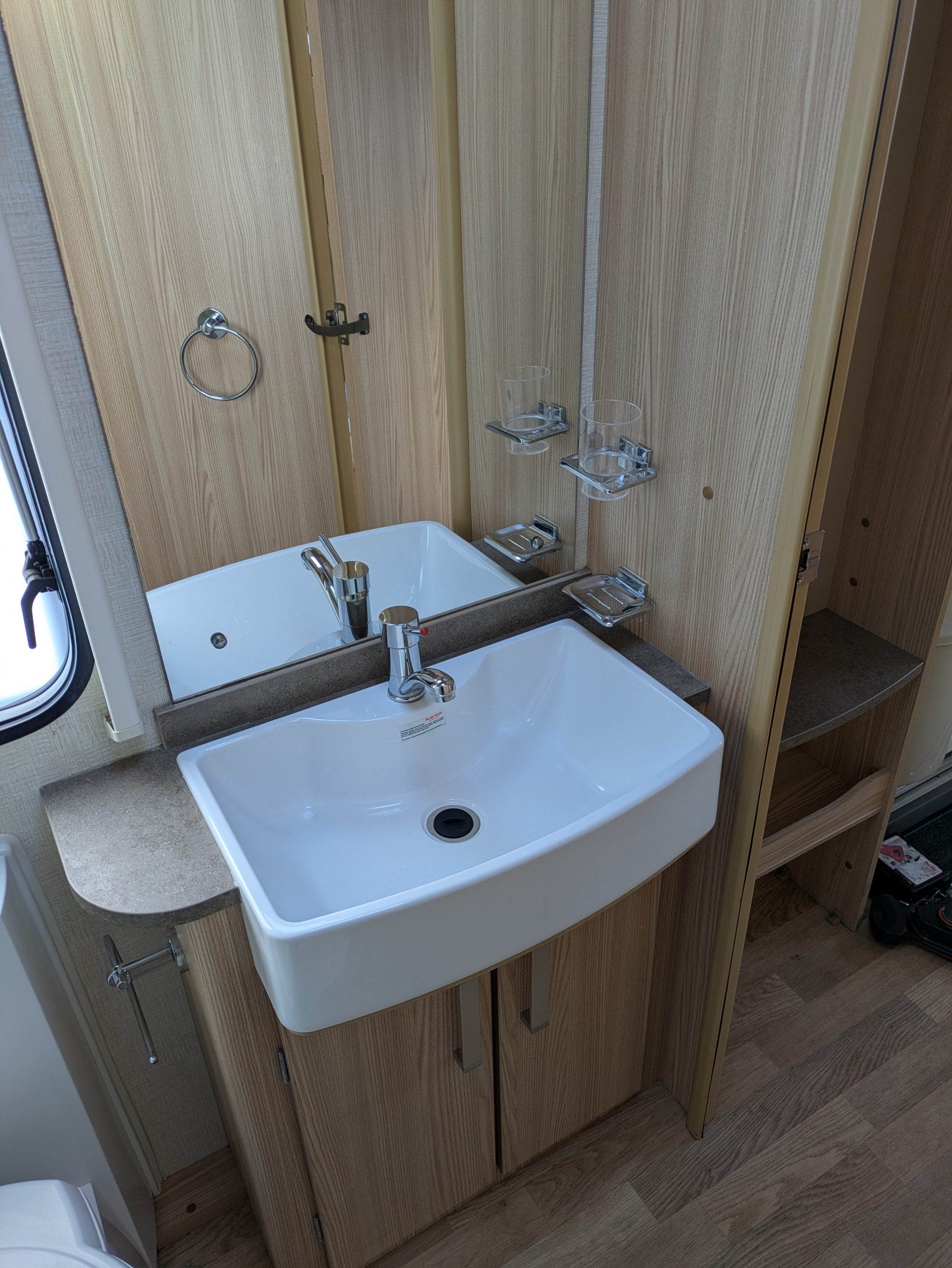 Coachman Pastiche 525/4 - Image 20