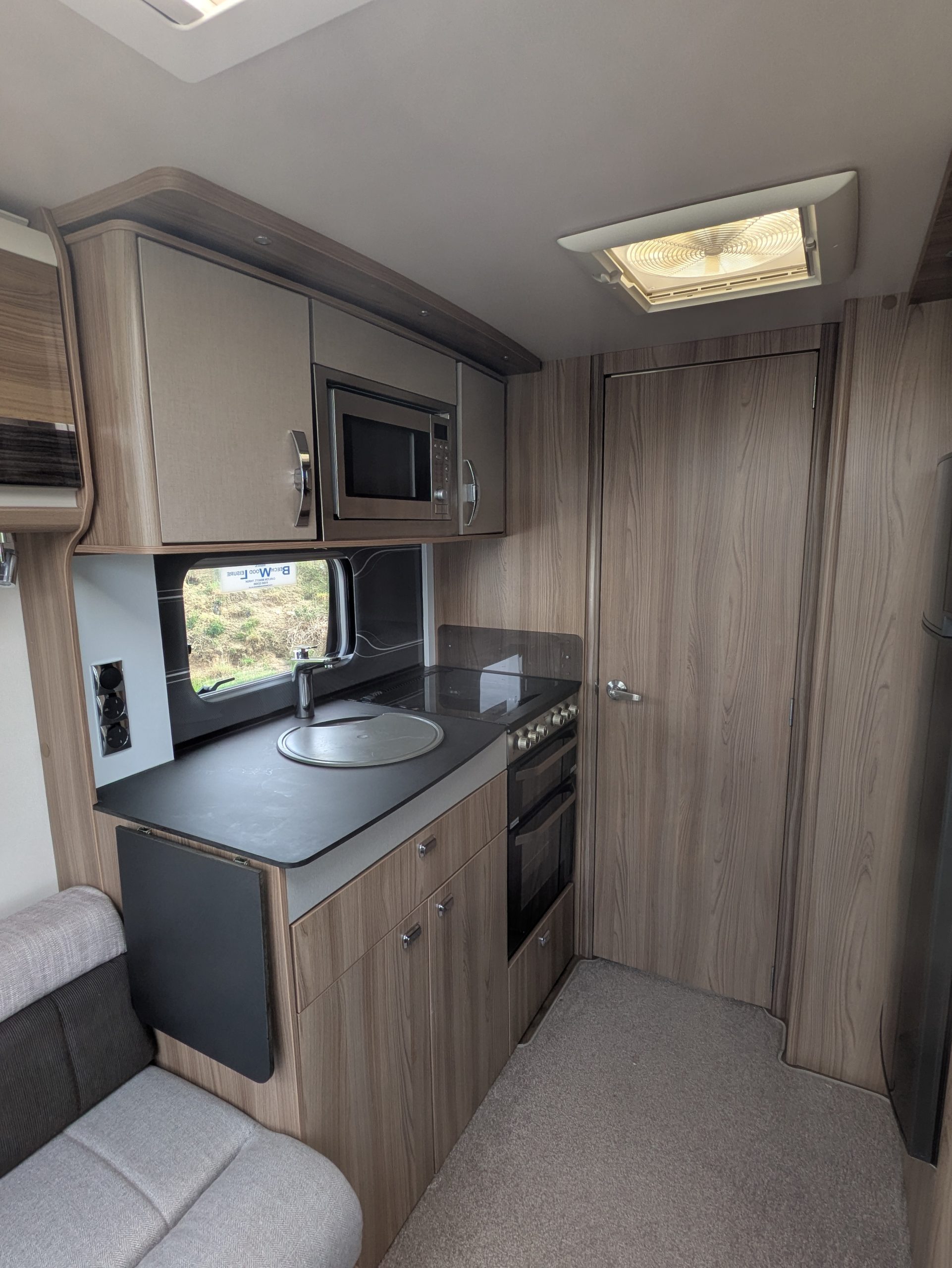 Swift Conqueror 650 - Image 8