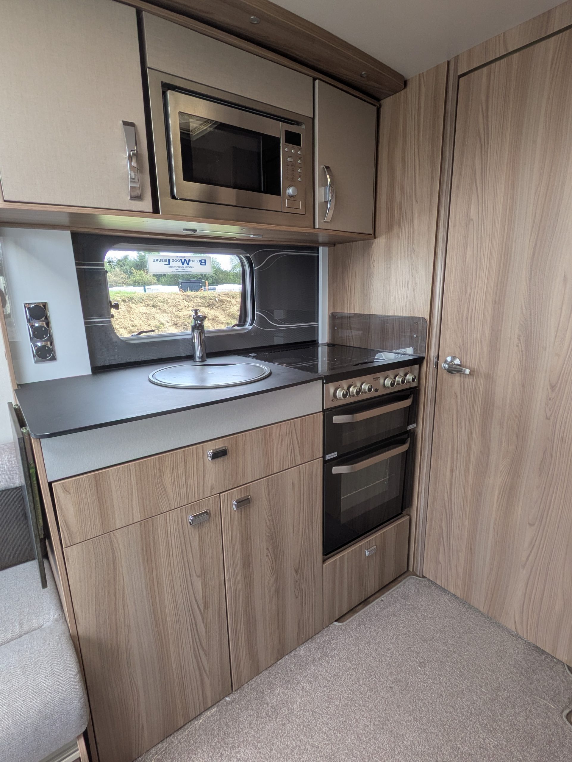 Swift Conqueror 650 - Image 10